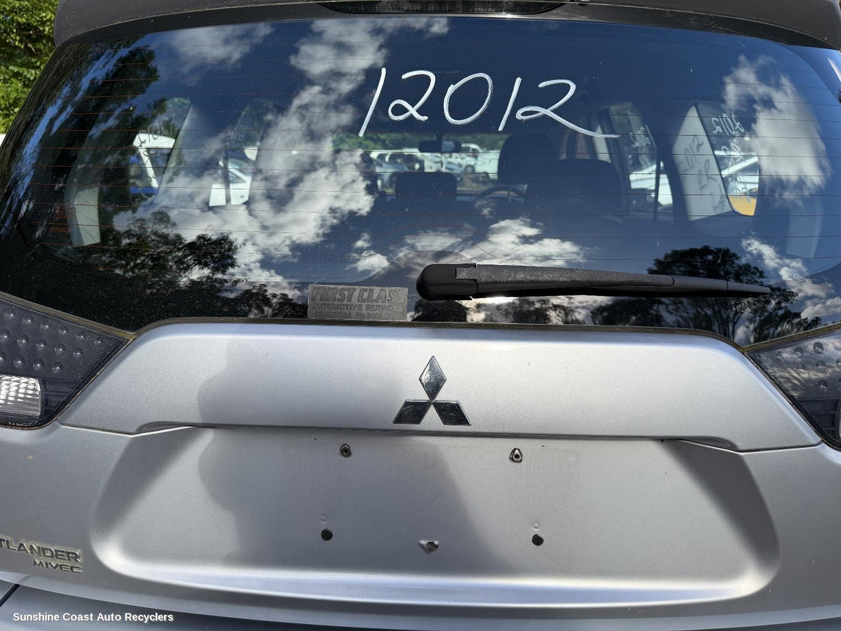 2009-2012 Mitsubishi Outlander Rear Garnish