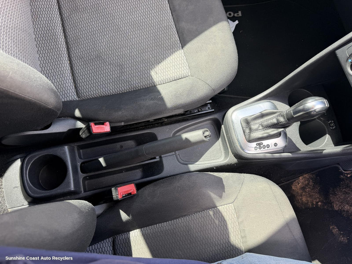 2010-2017 Volkswagen Polo Console