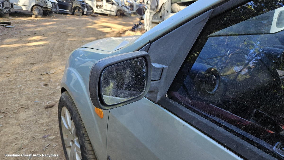2004-2005 Ford Fiesta Left Door Mirror