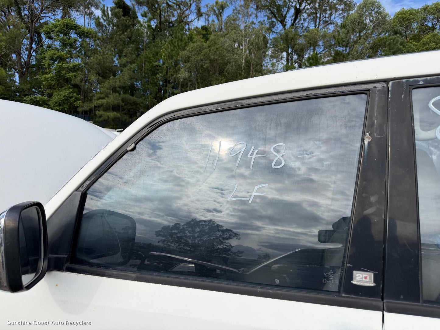 2000-2006 Mitsubishi Pajero Left Front Door Window