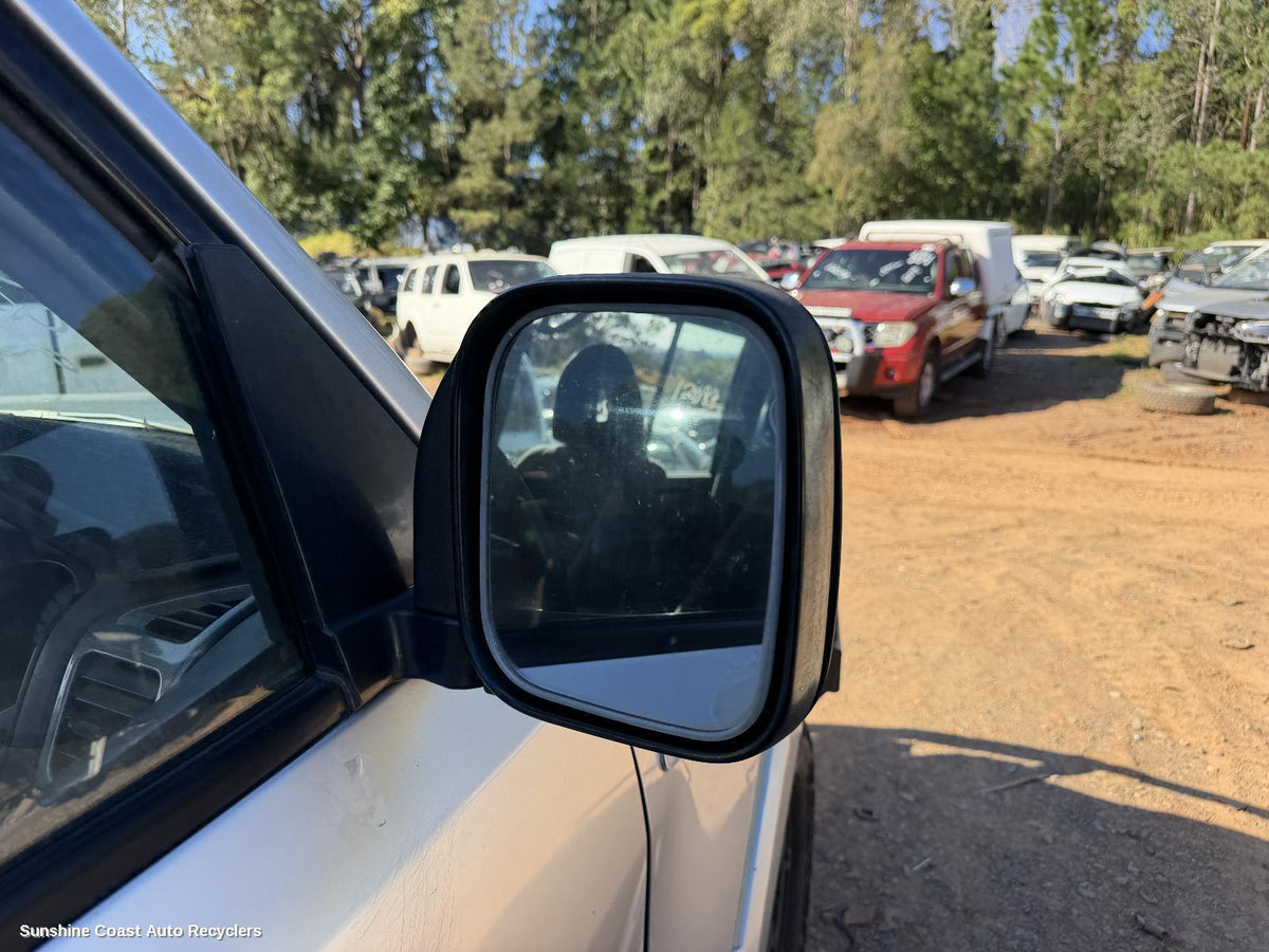 2000-2006 Mitsubishi Pajero Right Door Mirror