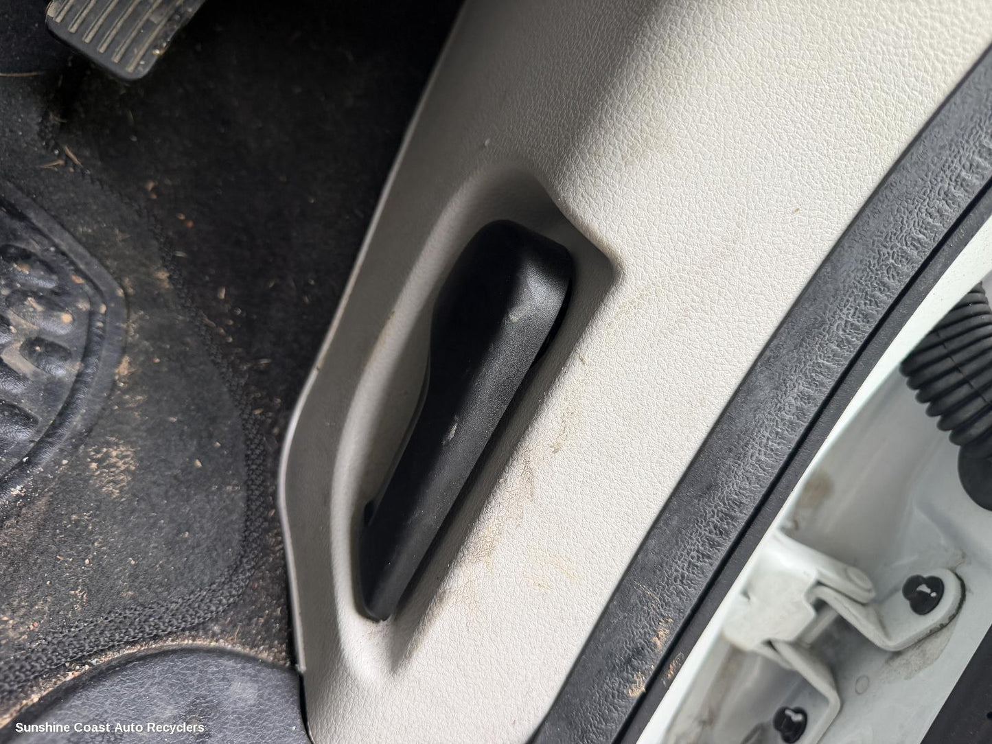 2015-2025 Ldv G10 Bonnet Release