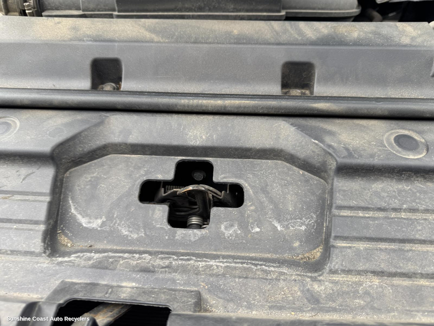 2022 Ldv D90 Bonnet Lock Support