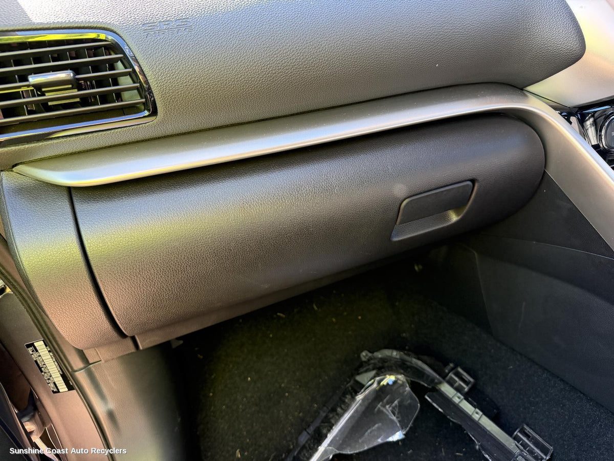 2017-2026 Mitsubishi Eclipse Cross Glove Box