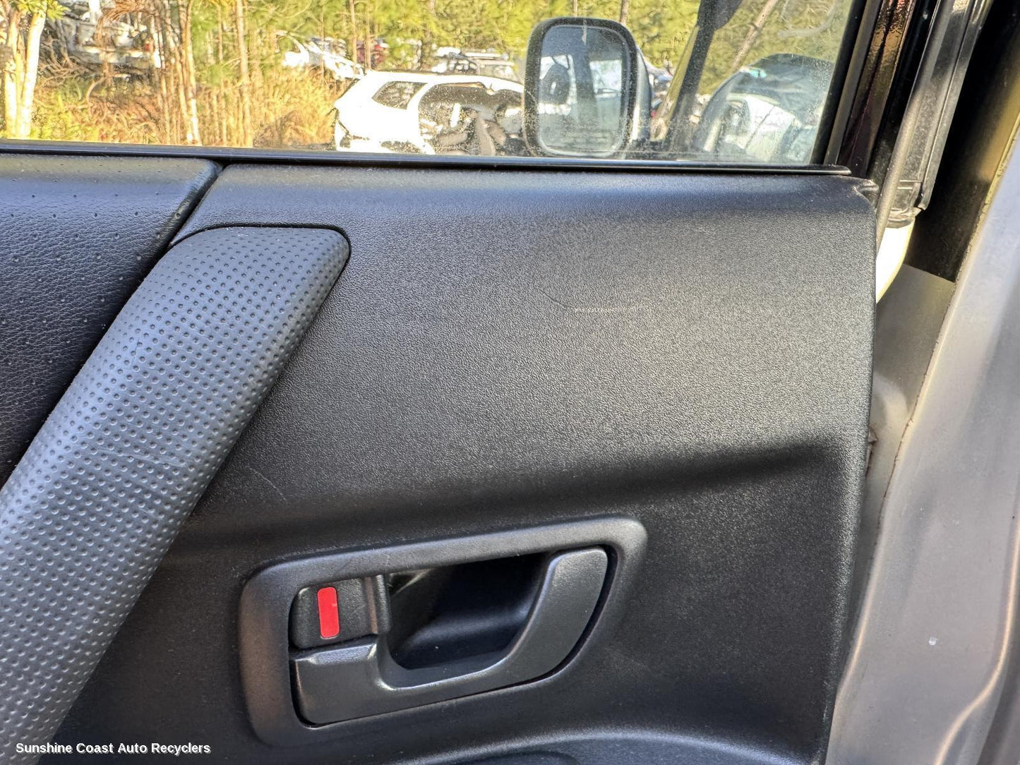 2000-2002 Mitsubishi Pajero Door Handle