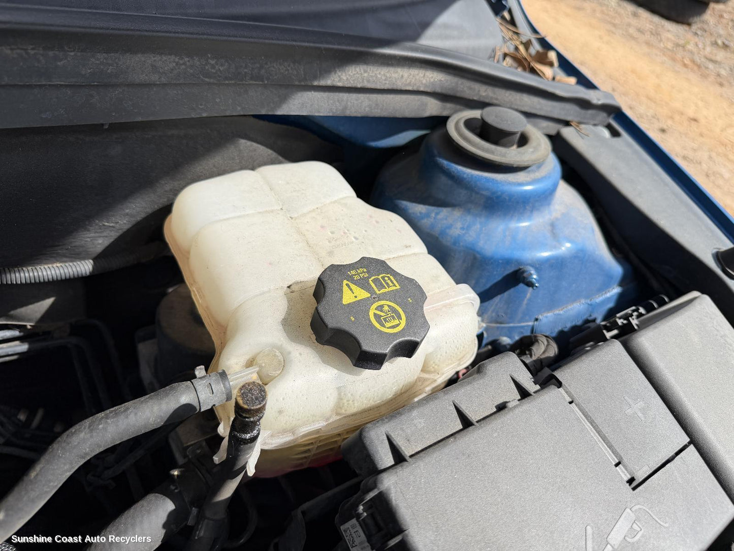 2011-2017 Holden Cruze Overflow Bottle