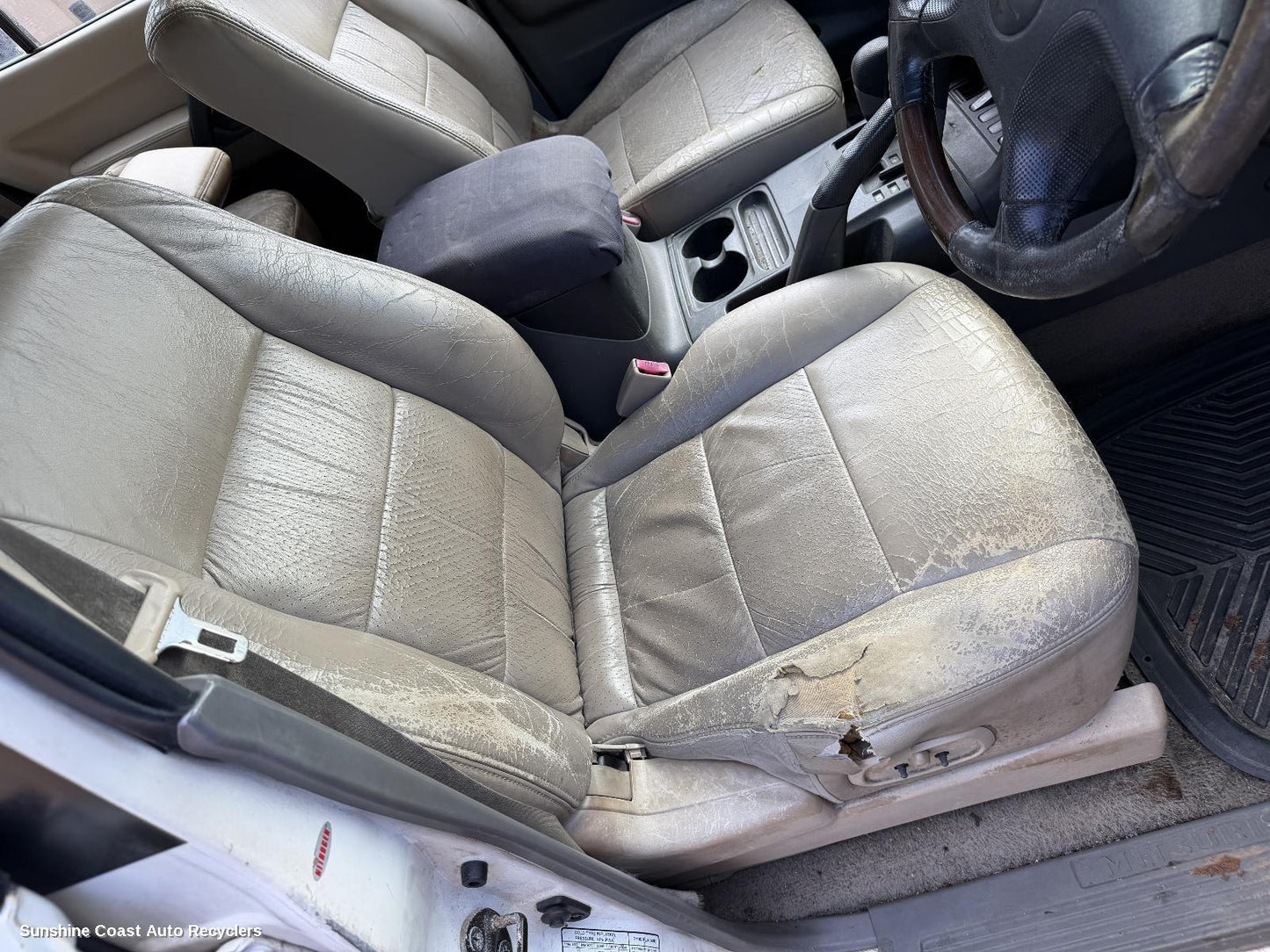 2000-2006 Mitsubishi Pajero Front Seat