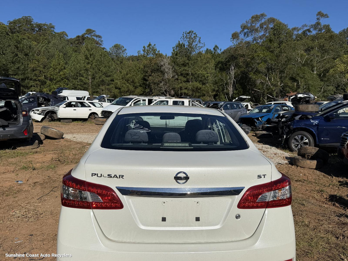 2012-2017 Nissan Pulsar Rear Tailgate Glass
