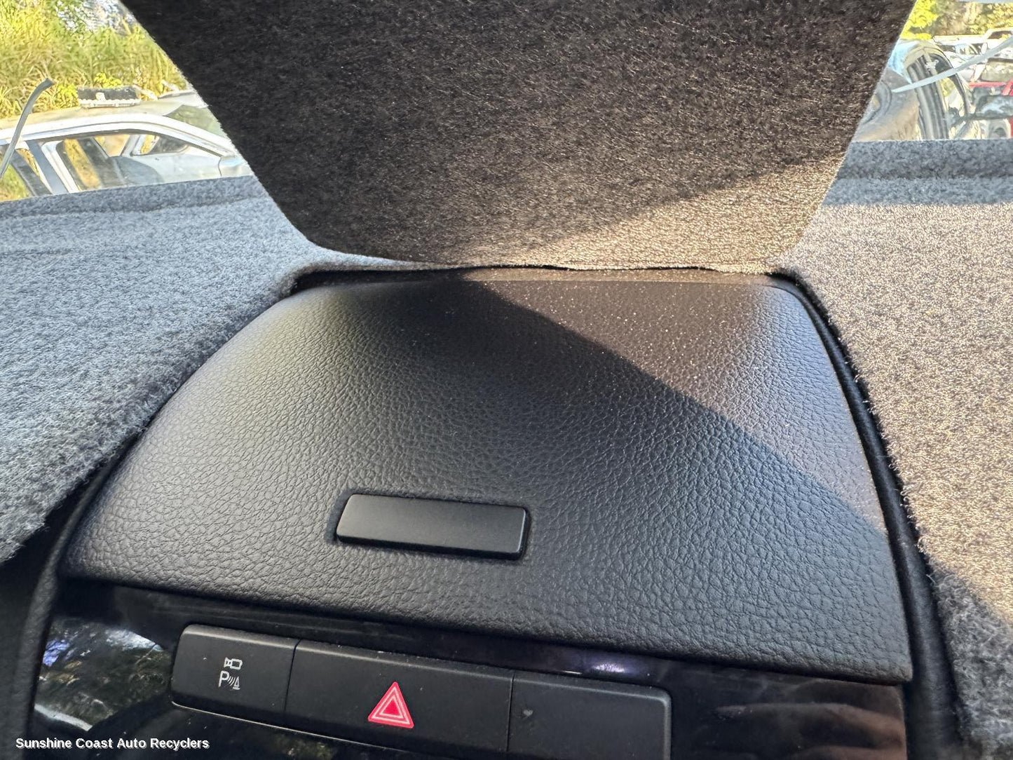 2010-2018 Volkswagen Touareg Glove Box