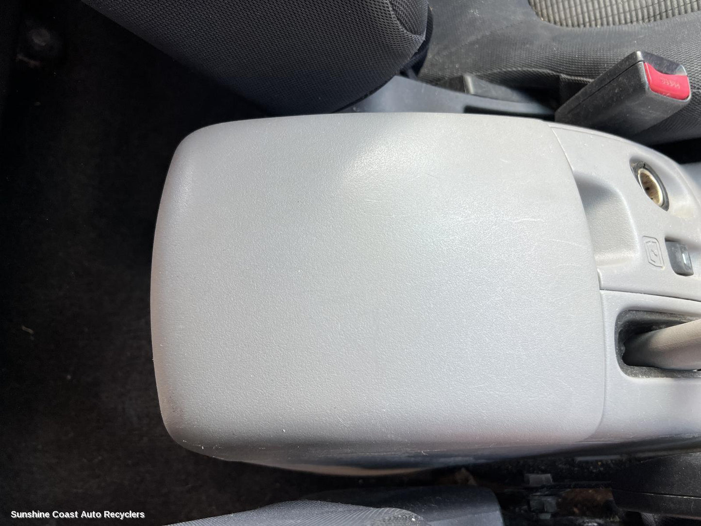 2006 Mitsubishi Triton Console