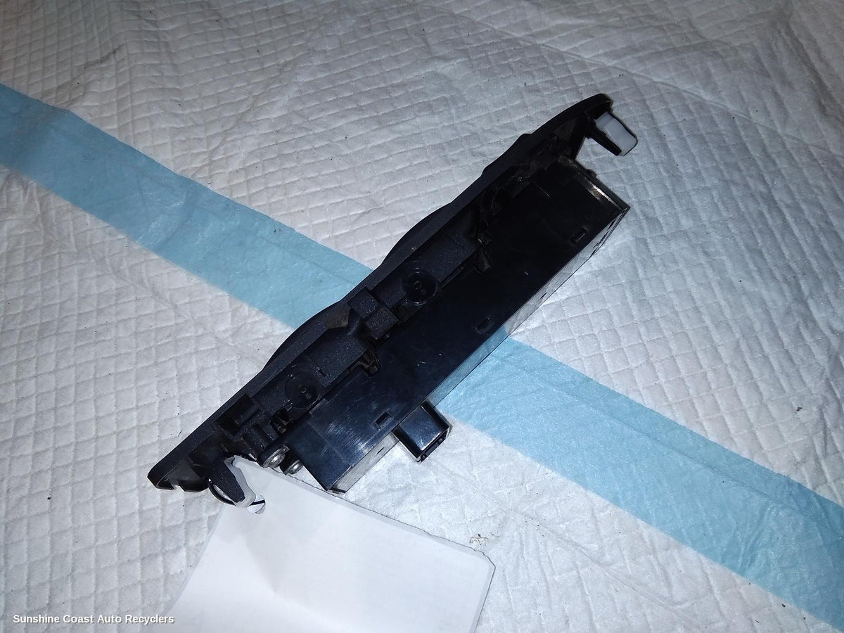 2006-2011 Mitsubishi Pajero Pwr Dr Wind Switch