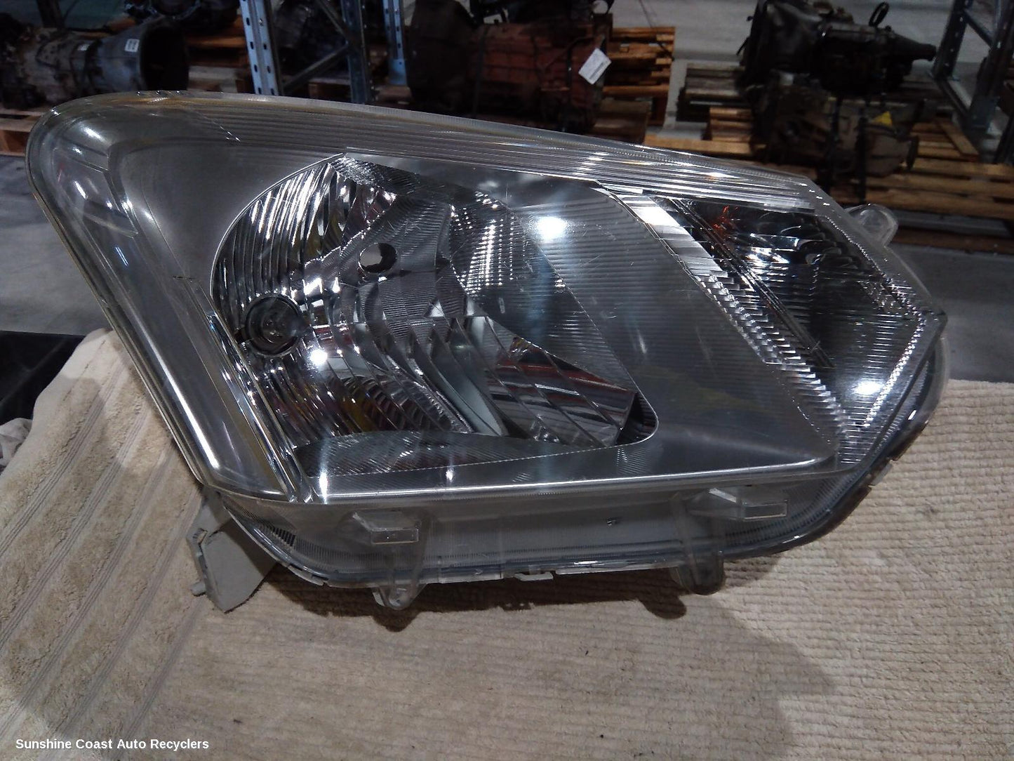 2018 Isuzu Dmax Right Headlamp