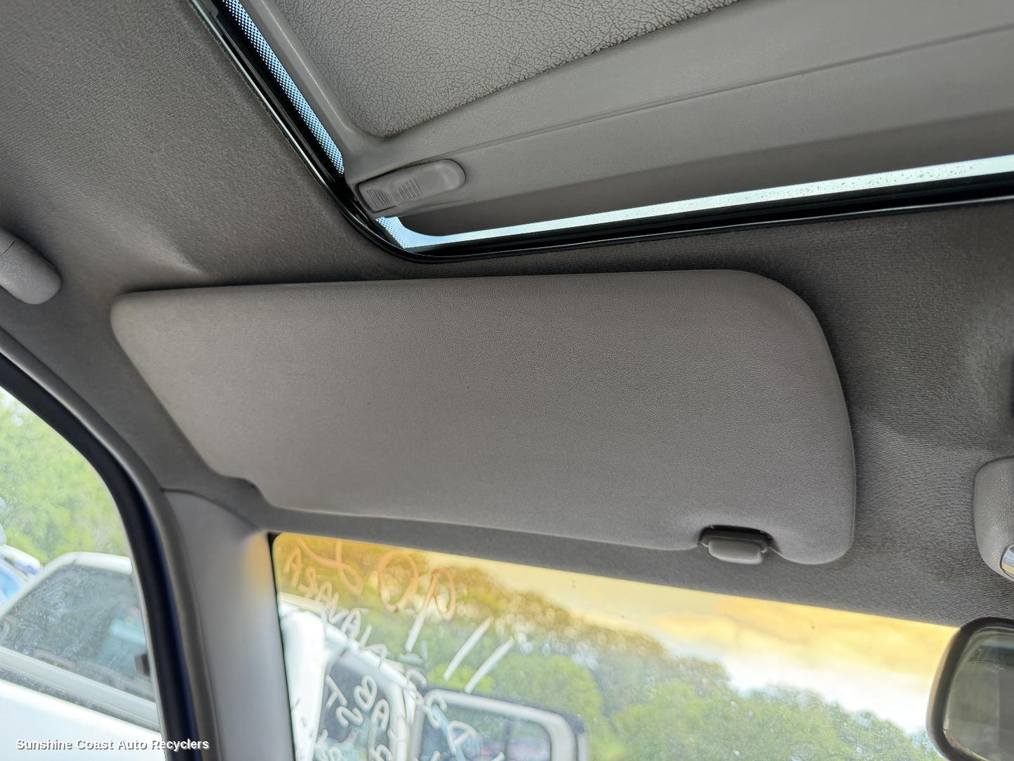 2001 Nissan Navara Sunvisor