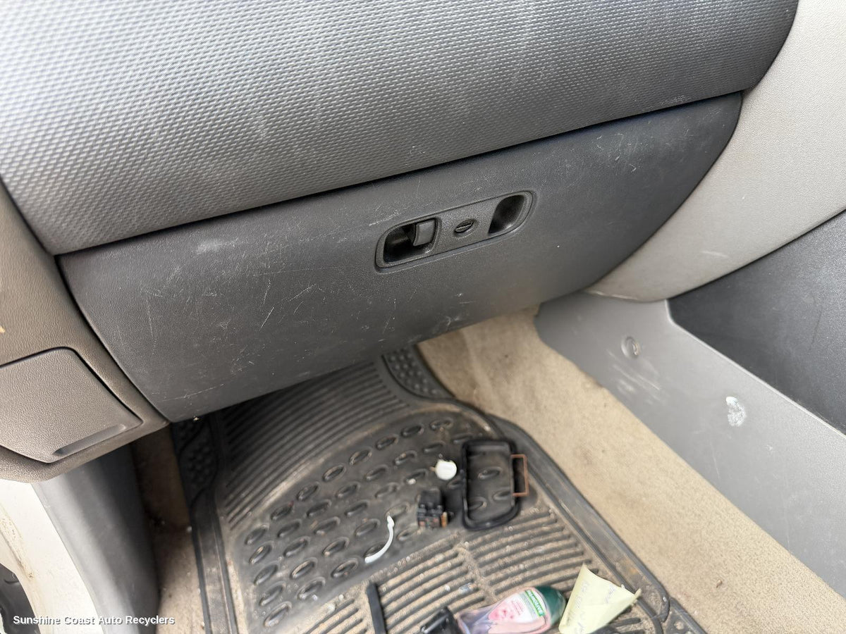 2000-2002 Mitsubishi Pajero Glove Box