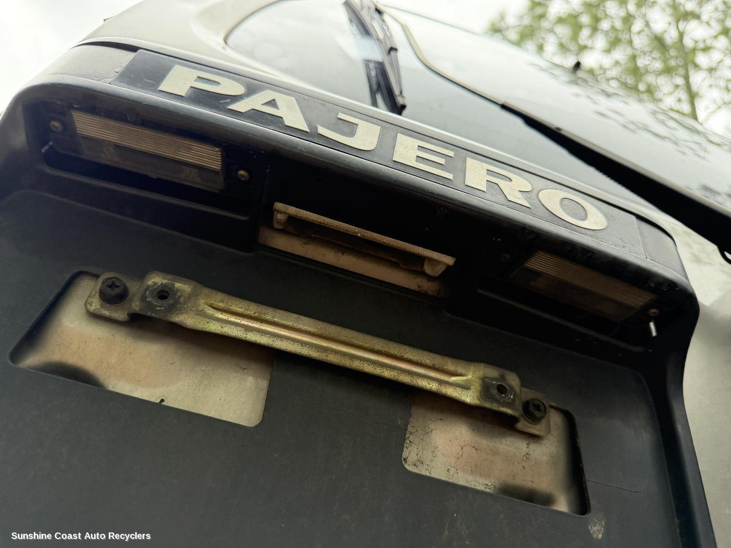 2002-2006 Mitsubishi Pajero Number Plate Lamp