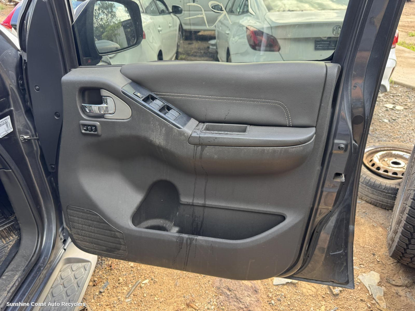 2012 Nissan Pathfinder Right Front Window Reg Motor
