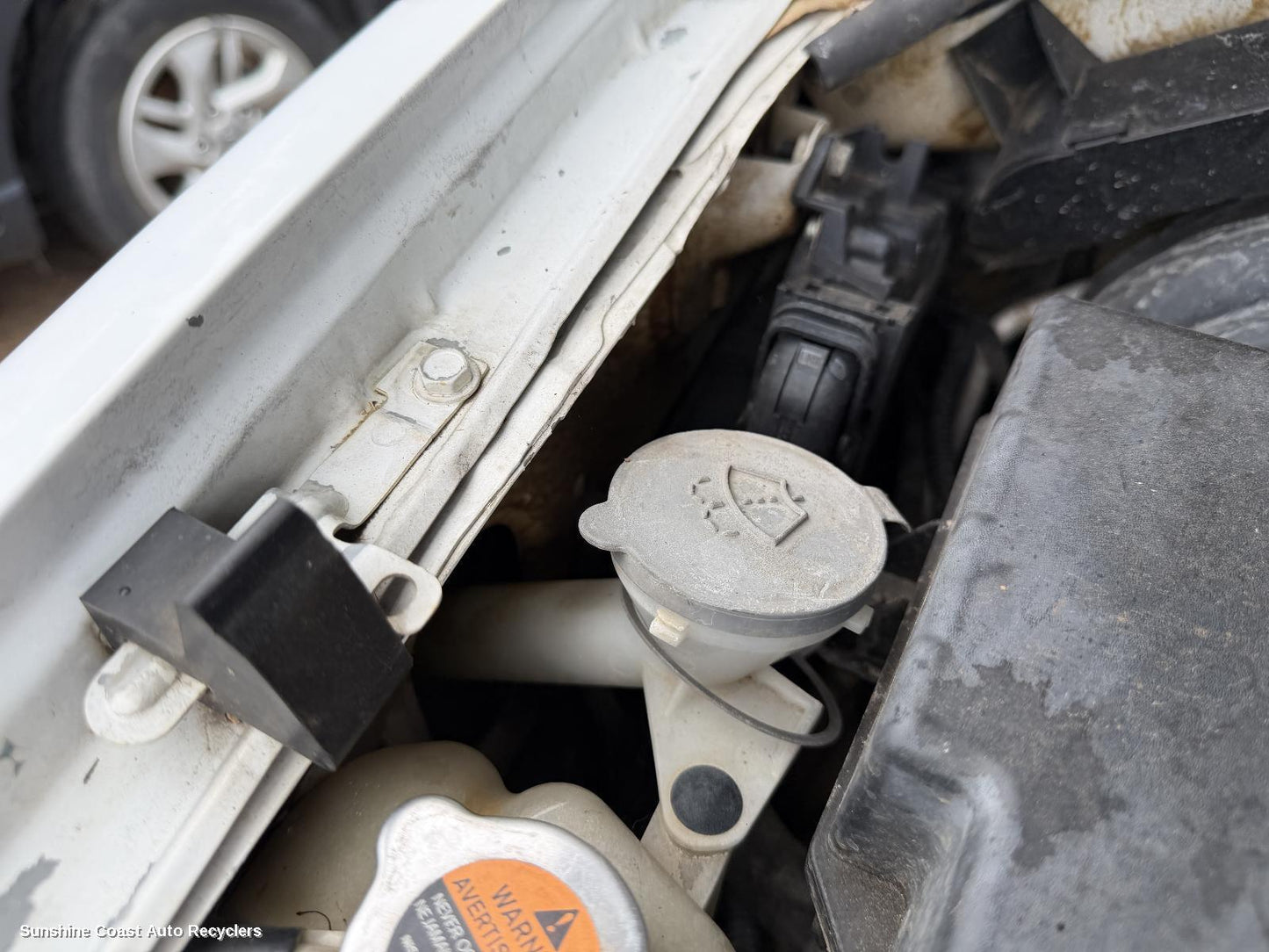 2011 Nissan Navara Washer Bottle