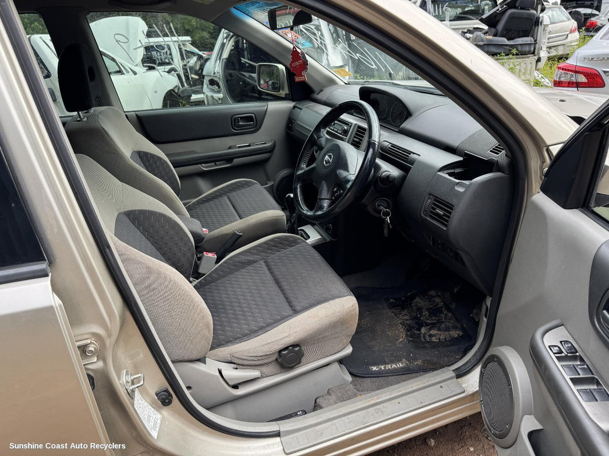 2001-2007 Nissan Xtrail Courtesy Light