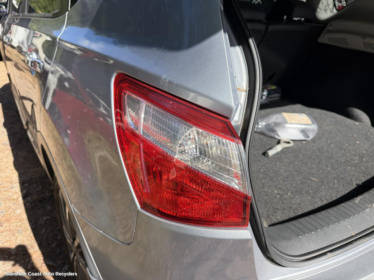 2010-2012 Nissan Dualis Left Taillight