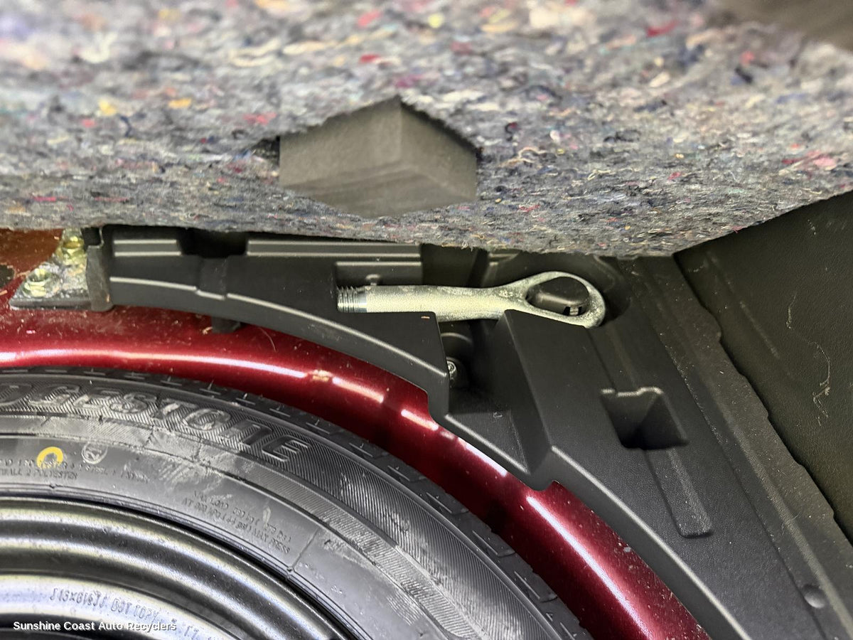 2013-2016 Nissan Pulsar Jack Tool Kit