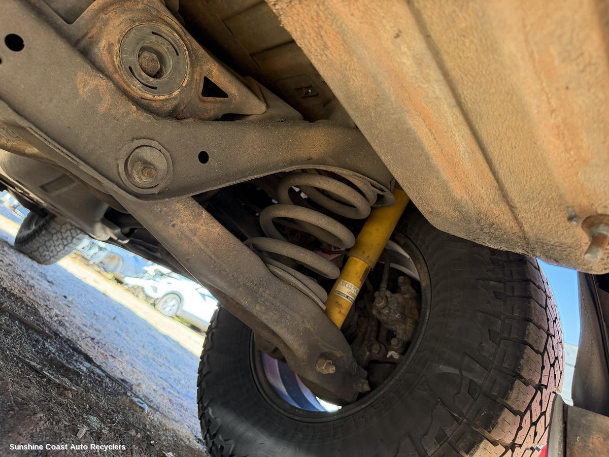 2000-2006 Mitsubishi Pajero Caliper