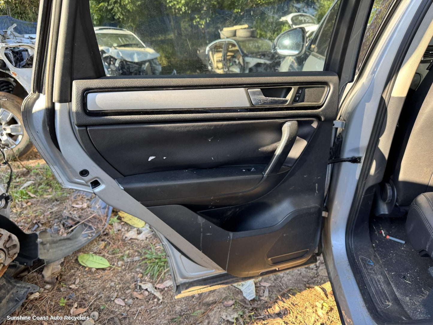 2011 Volkswagen Touareg Door Handle
