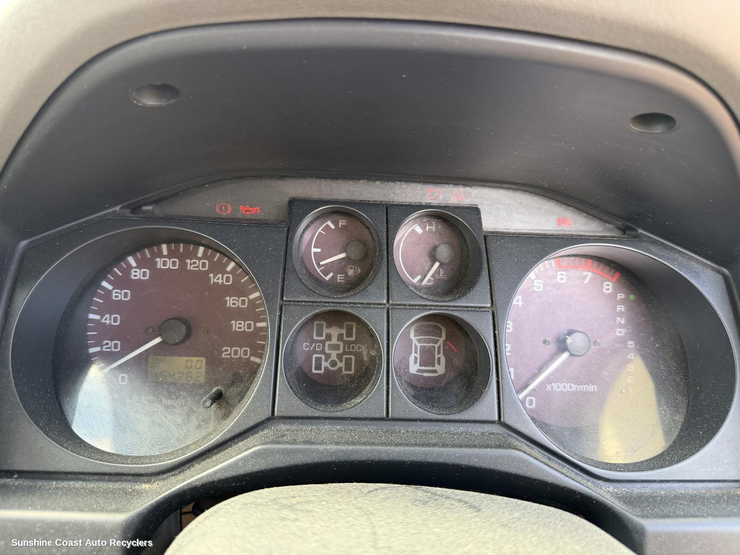 2000-2002 Mitsubishi Pajero Instrument Cluster