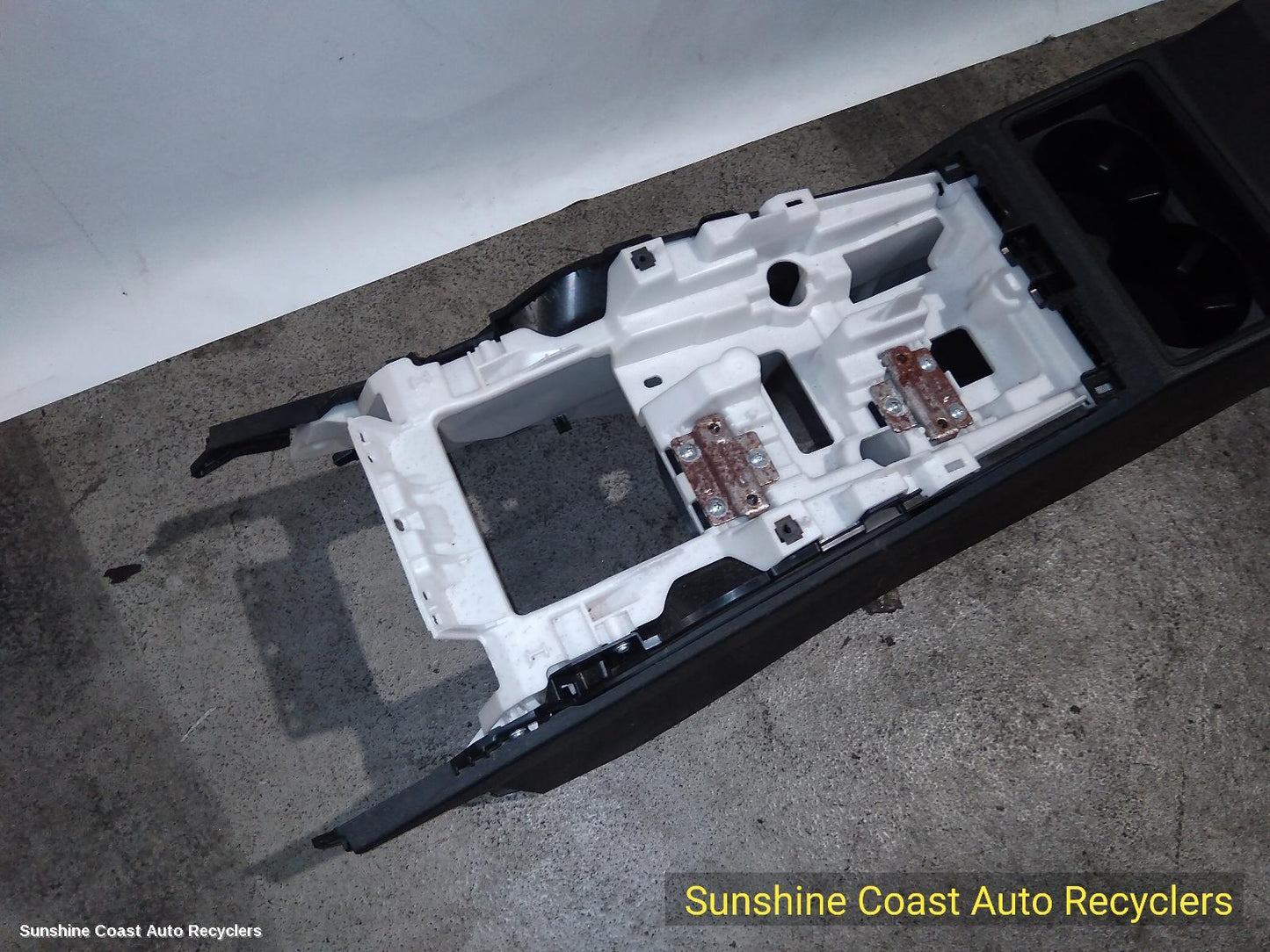 2021-2026 Mitsubishi Outlander Console
