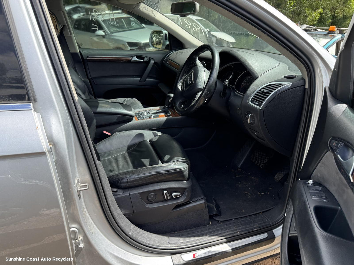 2006-2015 Audi Q7 Front Seat