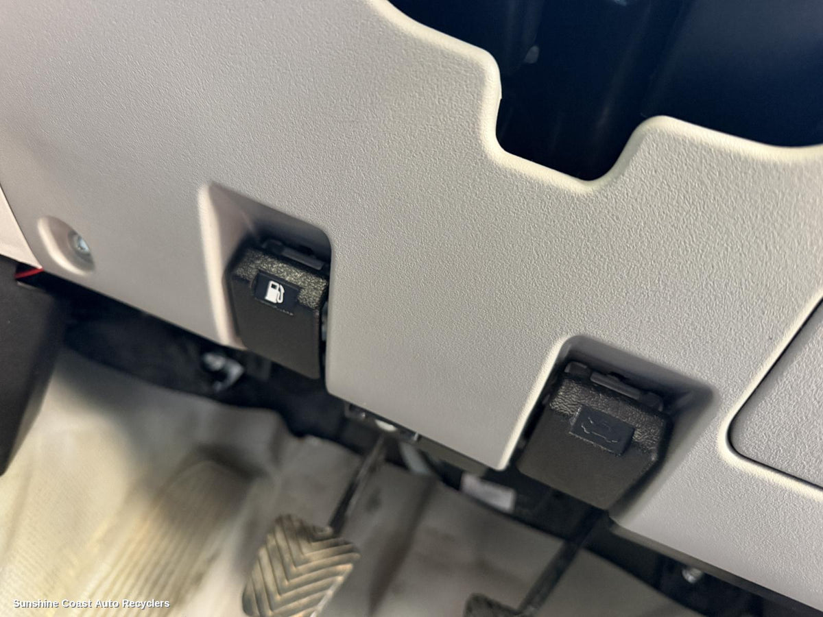 2009-2015 Mitsubishi Triton Bonnet Release