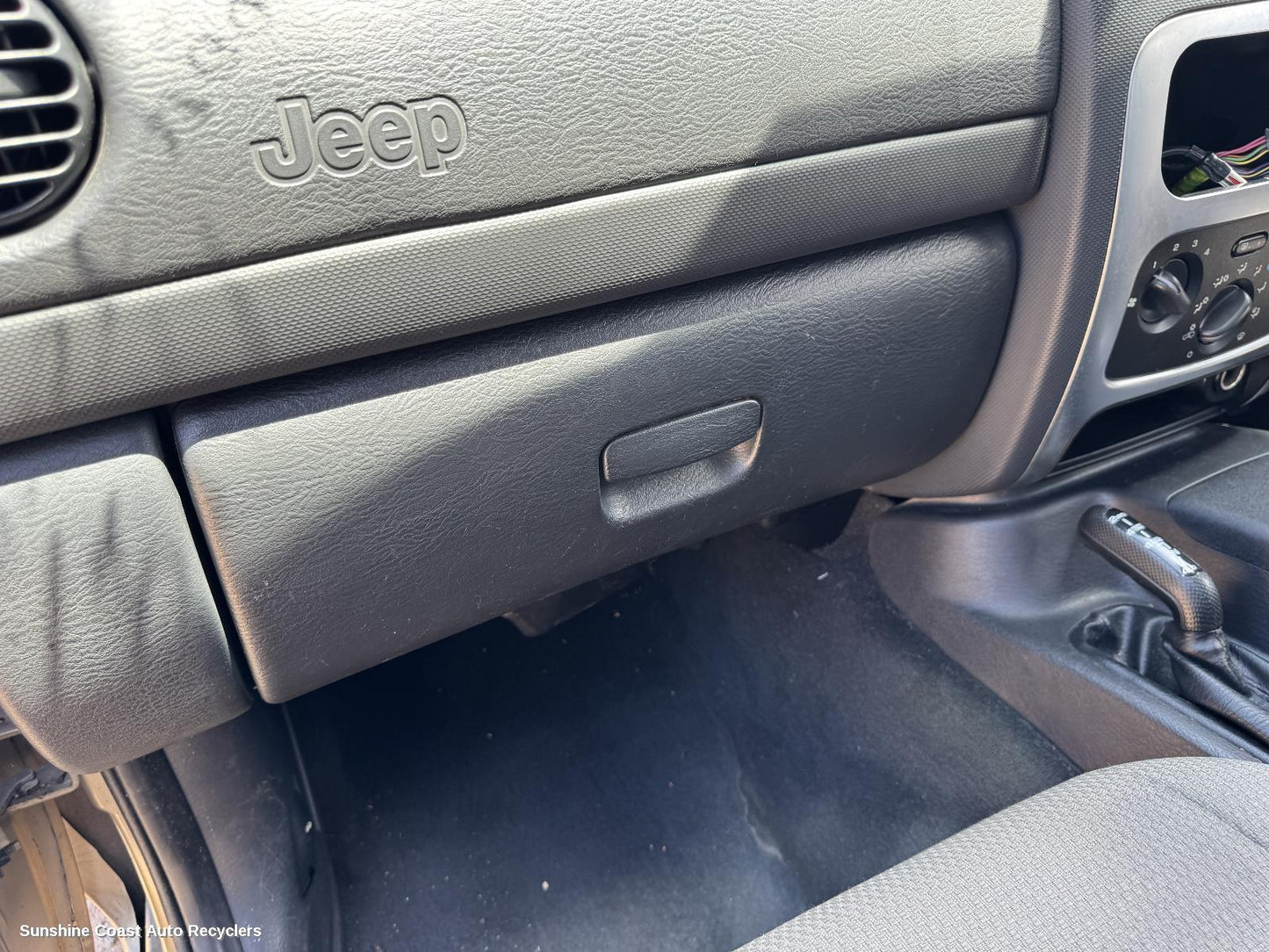2004 Jeep Cherokee Glove Box