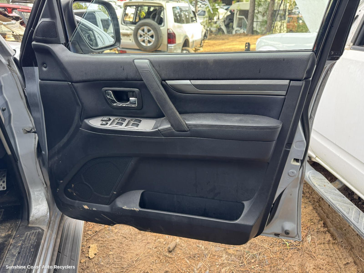 2006-2011 Mitsubishi Pajero Door Trim
