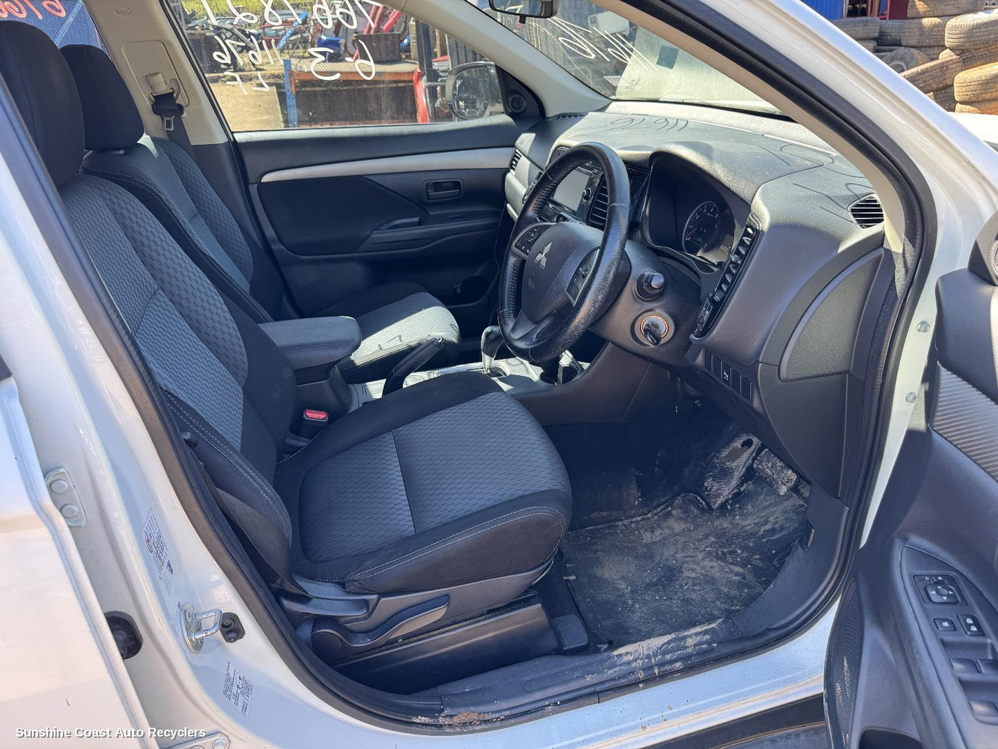 2014 Mitsubishi Outlander Left Guard