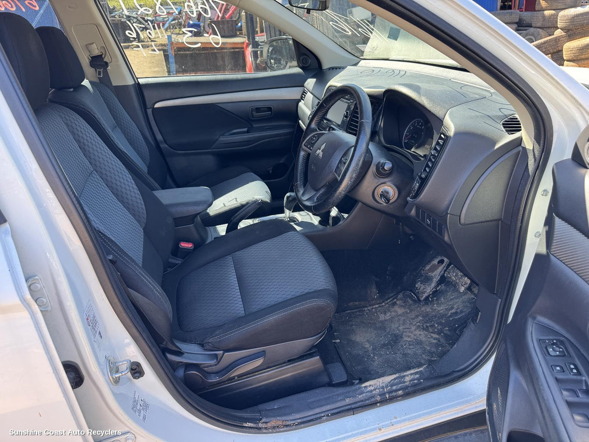 2014-2015 Mitsubishi Outlander Left Guard