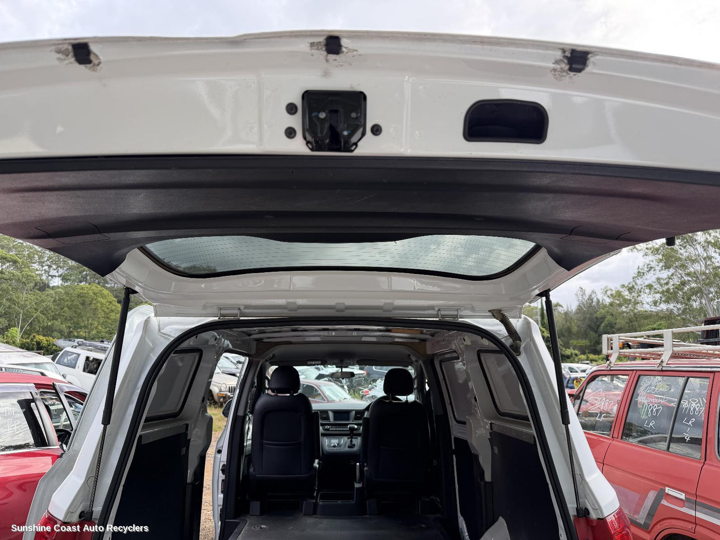 2015-2025 Ldv G10 Hatch Strut