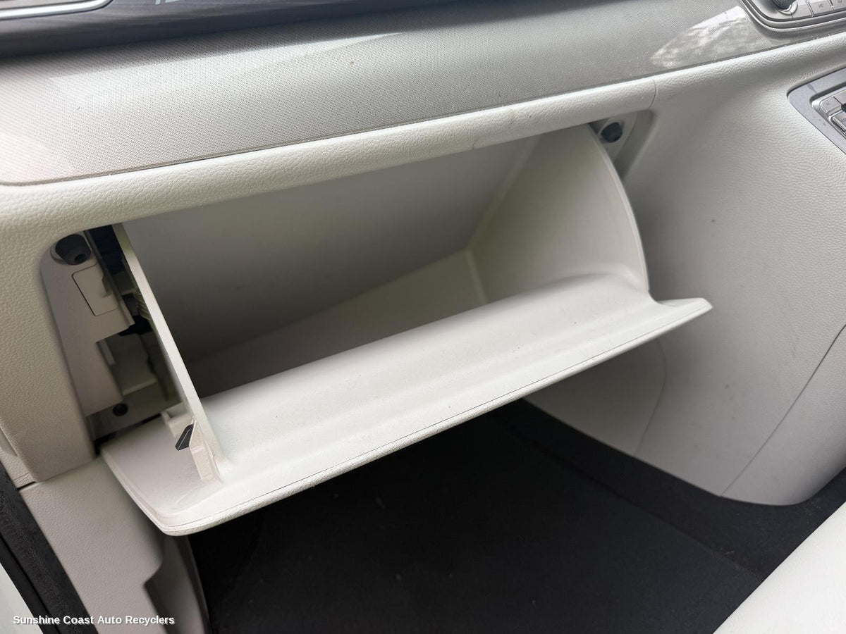 2015-2025 Ldv G10 Glove Box