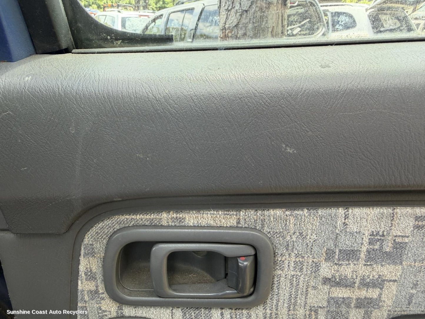 2001 Nissan Navara Door Handle
