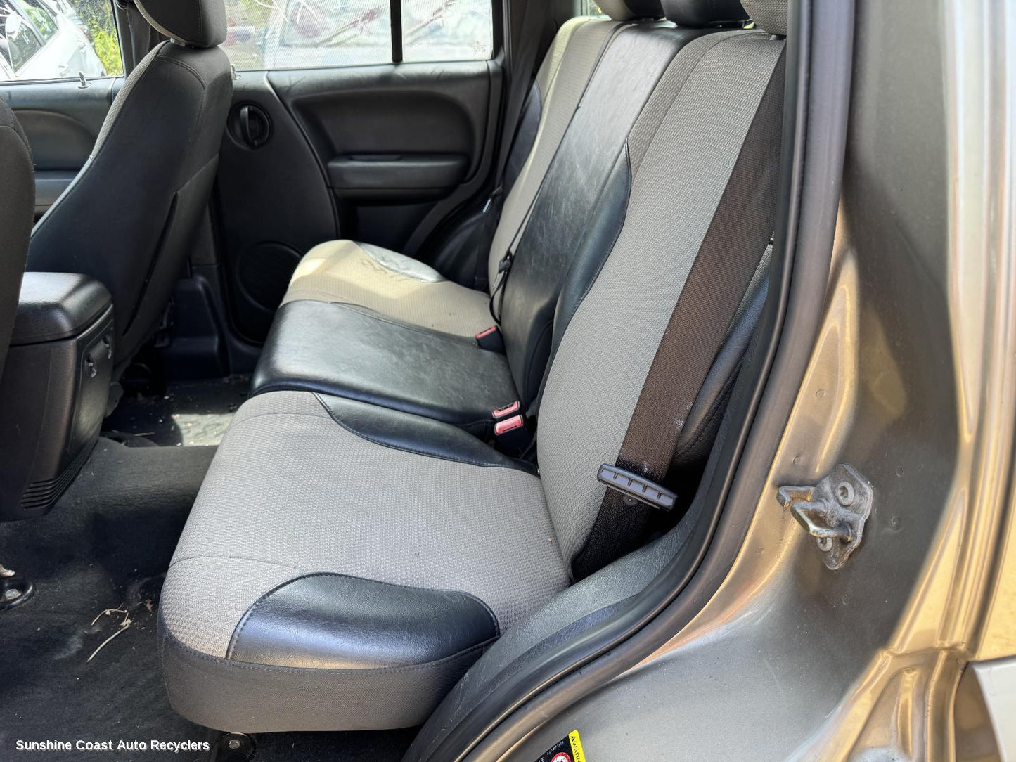 2004 Jeep Cherokee 2nd Seat  Rear Seat