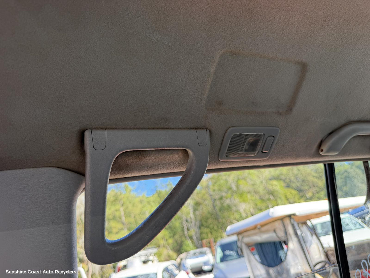 2002-2006 Mitsubishi Pajero Courtesy Light
