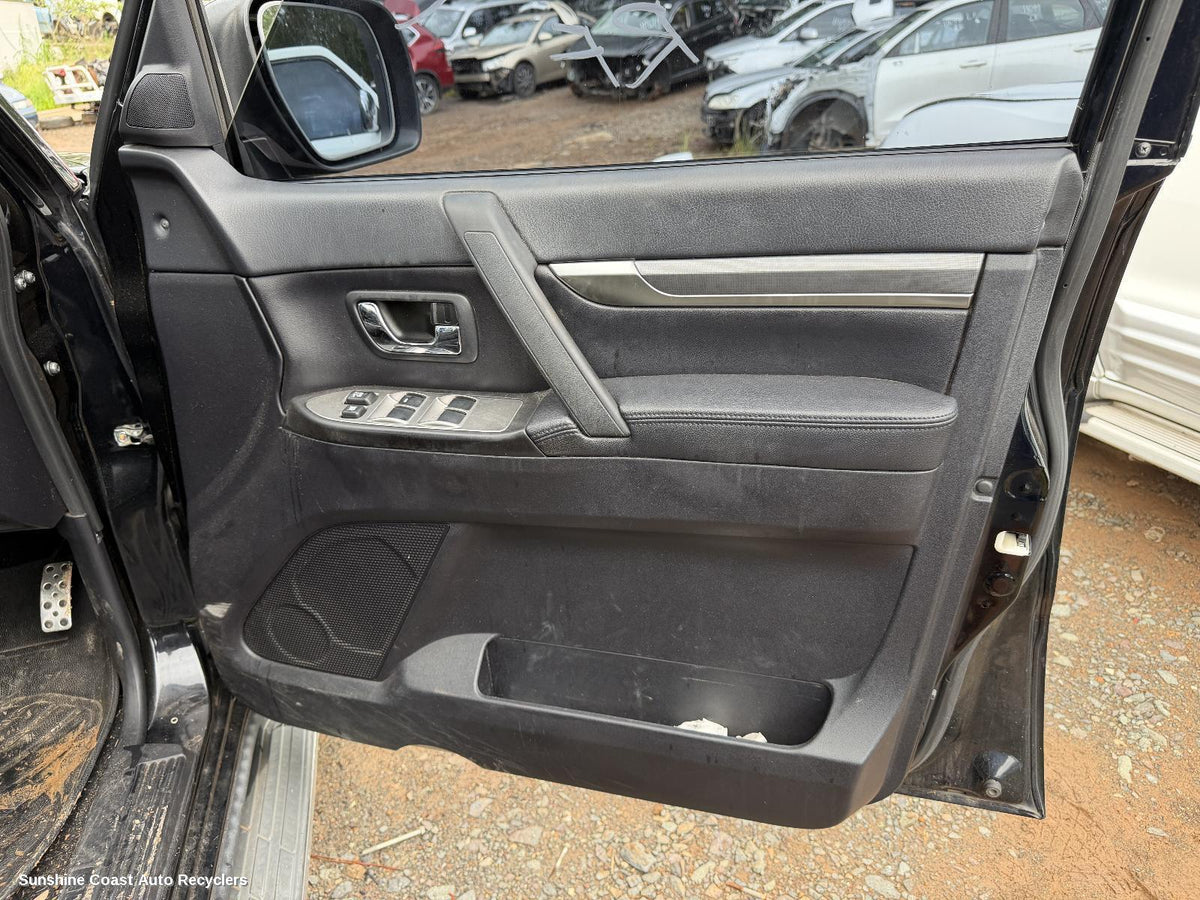 2006-2014 Mitsubishi Pajero Right Front Window Reg Motor