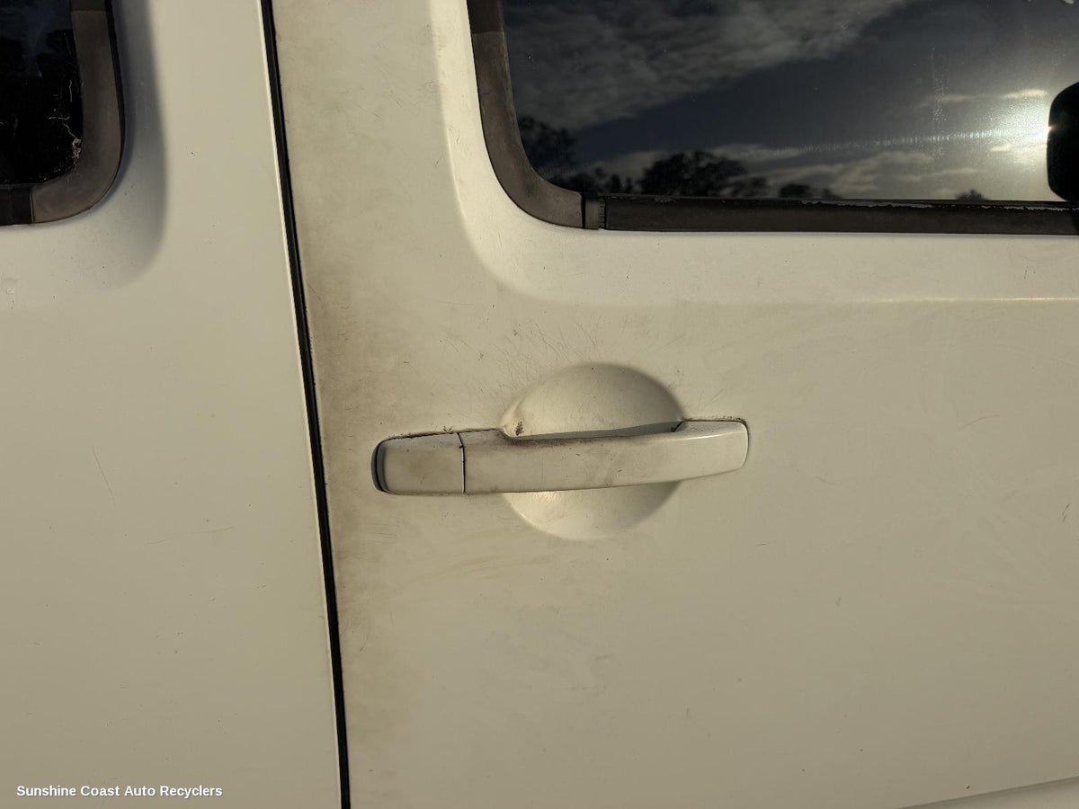 2005-2010 Nissan Pathfinder Door Handle