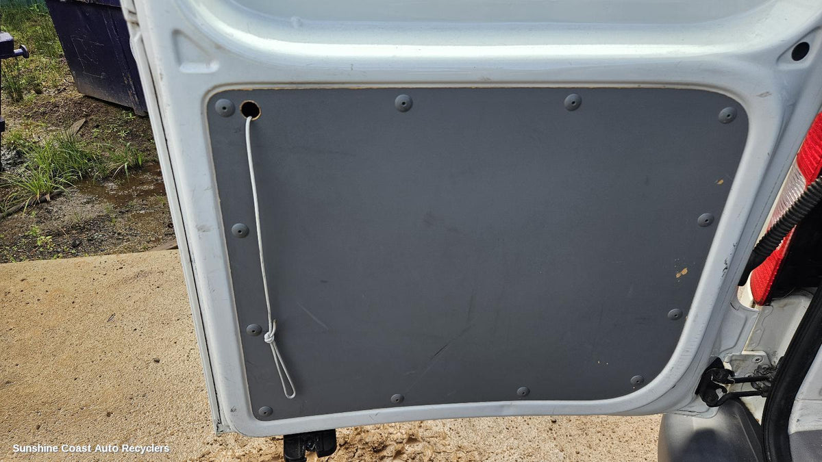 2004-2010 Volkswagen Caddy Door Trim