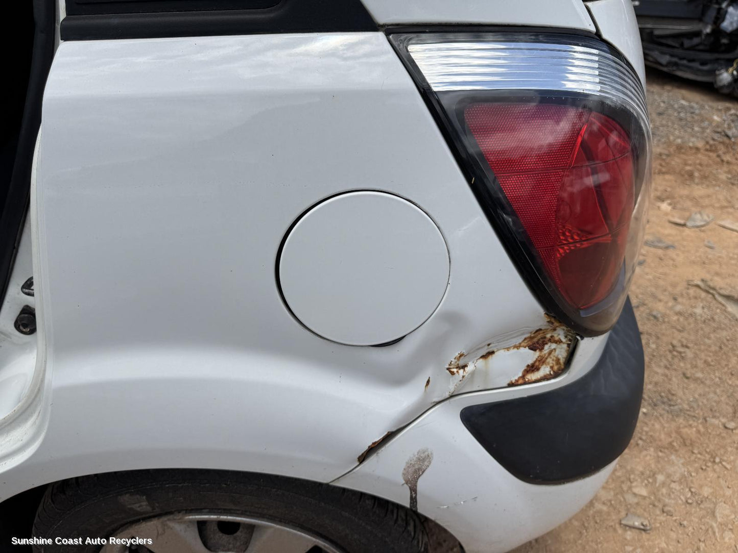 2007 Kia Rio Fuel Door   Filler