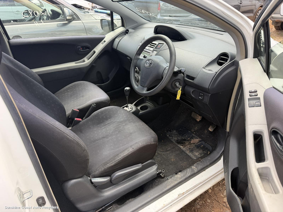 2005-2014 Toyota Yaris Right Front Strut