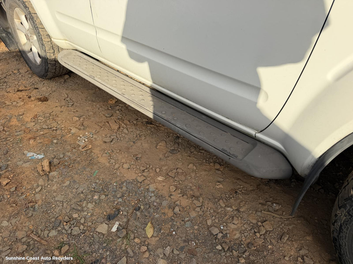 2005-2013 Nissan Pathfinder Side Step Skirt