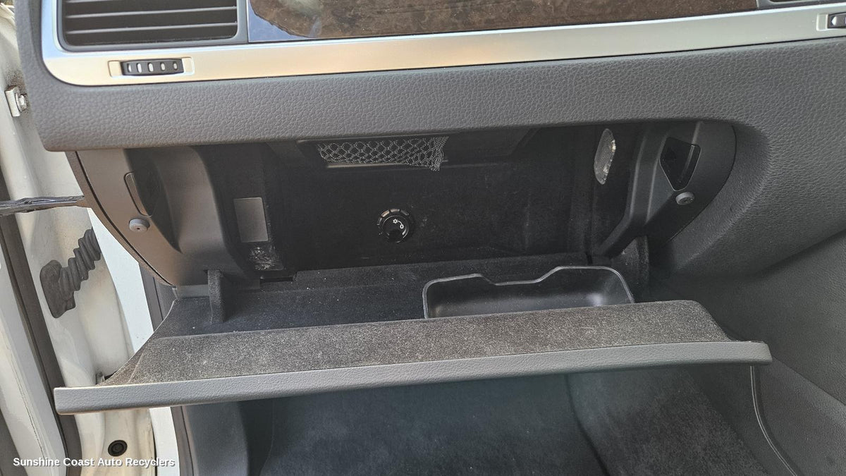 2010-2018 Volkswagen Touareg Glove Box