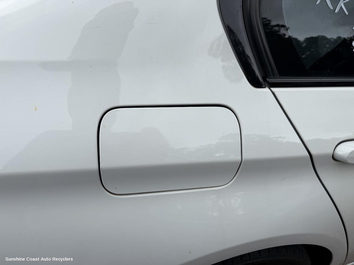 2011-2019 Bmw 3 Series Fuel Door   Filler