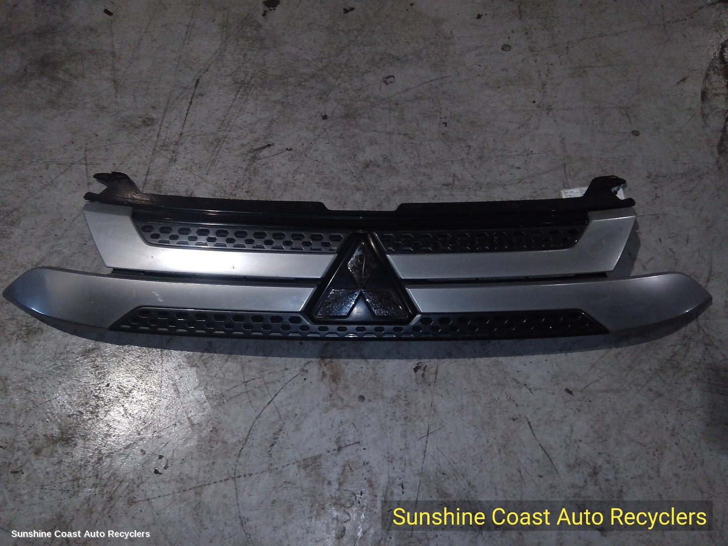 2016 Mitsubishi Outlander Grille