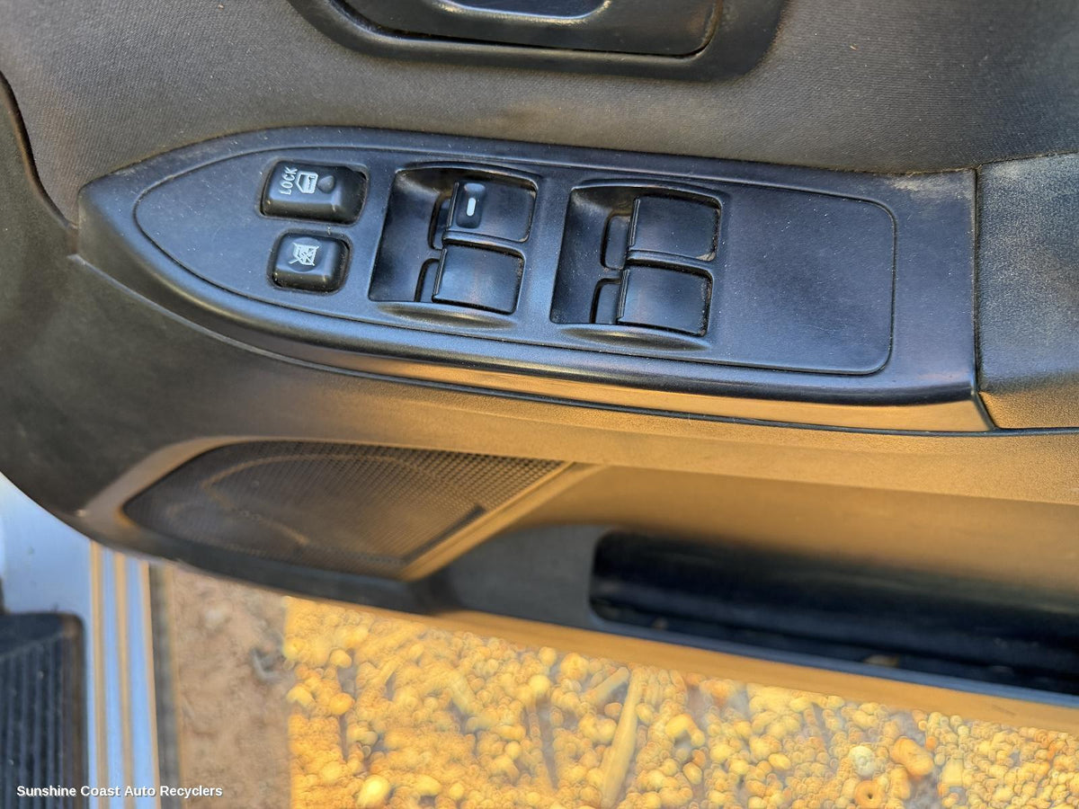 2006-2008 Mitsubishi Pajero Door Trim