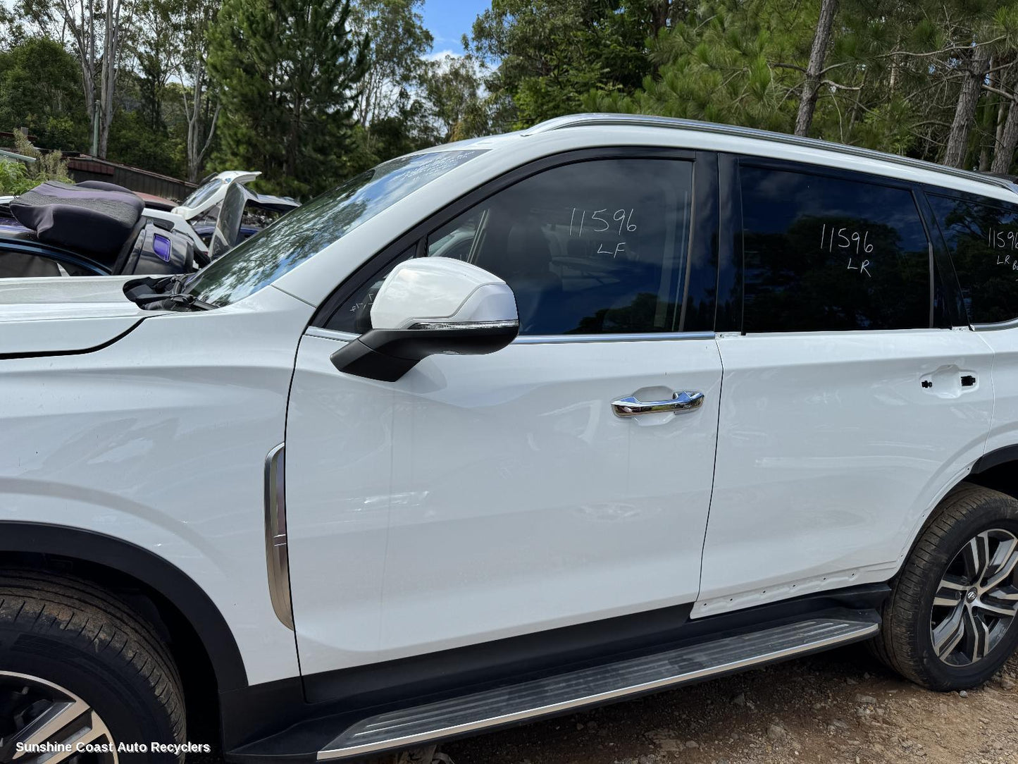 2023 Ldv D90 Left Front Door Window